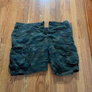 Lee Men's Green Camouflage Cargo Shorts size 46